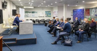 Савинов обсудил с подрядчиком реконструкцию Рощино-Арены