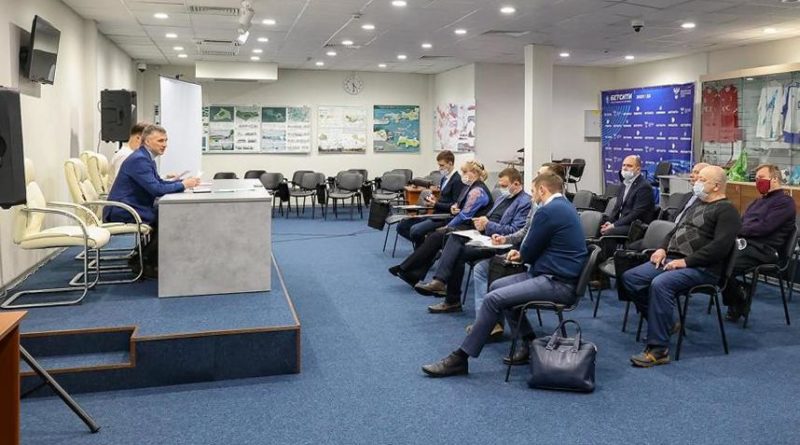 Савинов обсудил с подрядчиком реконструкцию Рощино-Арены