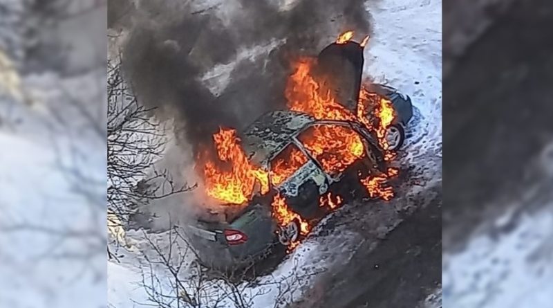 Автомобиль сгорел в воскресенье в Кировских дачах