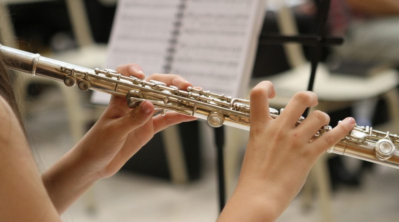 Преподаватель-флейтист из Рощино примет участие во Всероссийском конкурсе