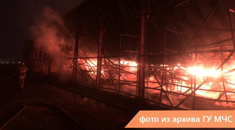 240 кур потеряло в огне крестьянское подворье под Рошино
