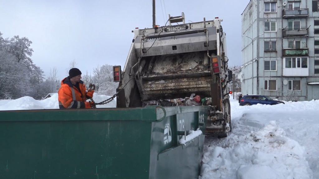Жители Выборга жалуются на невывоз мусора, а мусороперевозчик – на жителей