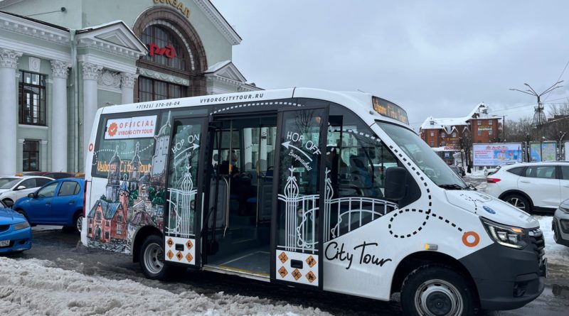 В Выборге прошел первый рейс туристического автобуса от вокзала до Монрепо