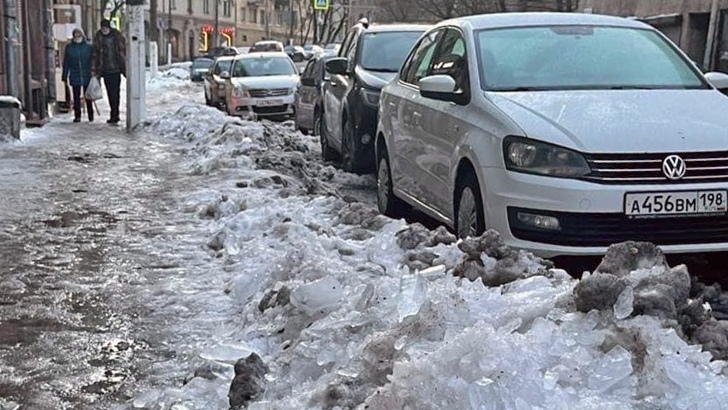Михаил Макаров пообещал разобраться с уборкой снега в Выборге