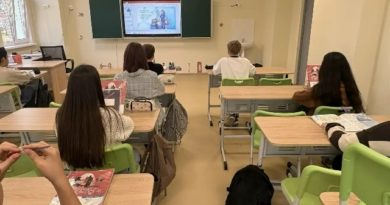 Ученики средних и старших классов Выборгского района узнали о ведущих предприятиях области Ученики средних и старших классов Выборгского района узнали о ведущих предприятиях области